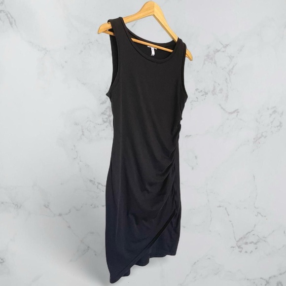 Leith casual bodycon LBD with ruching - Picture 2 of 4